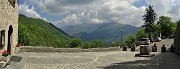 84 Santuario Madonna del Perello, ingresso nord dalla strada con parcheggio